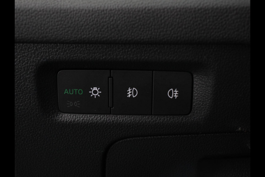 Škoda Octavia Combi 1.0 e-TSI Automaat Business Edition Climate control | Cruise control | Parkeersensoren | Navigatie | LED | Trekhaak | Lichtmetalen velgen | Apple Carplay / Android Auto