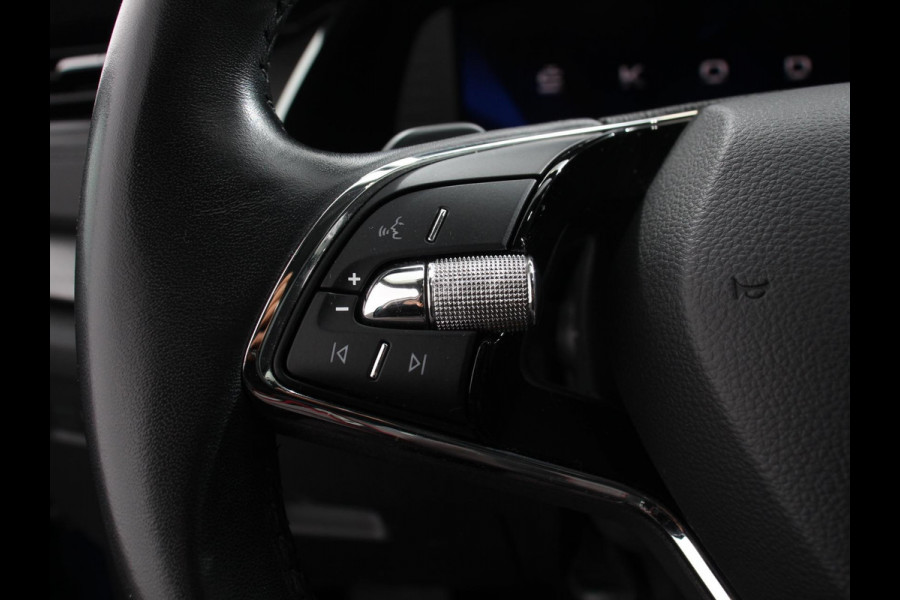 Škoda Octavia Combi 1.0 e-TSI Automaat Business Edition Climate control | Cruise control | Parkeersensoren | Navigatie | LED | Trekhaak | Lichtmetalen velgen | Apple Carplay / Android Auto