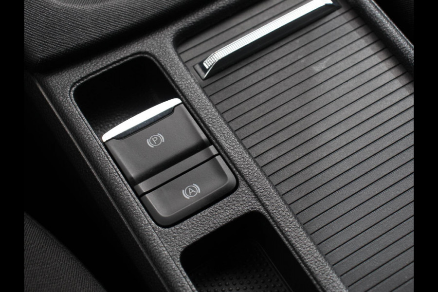 Škoda Octavia Combi 1.0 e-TSI Automaat Business Edition Climate control | Cruise control | Parkeersensoren | Navigatie | LED | Trekhaak | Lichtmetalen velgen | Apple Carplay / Android Auto