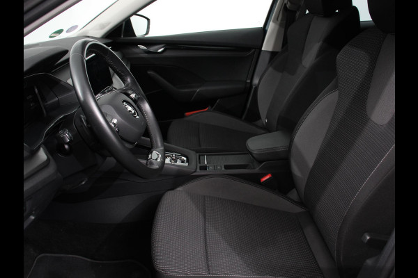 Škoda Octavia Combi 1.0 e-TSI Automaat Business Edition Climate control | Cruise control | Parkeersensoren | Navigatie | LED | Trekhaak | Lichtmetalen velgen | Apple Carplay / Android Auto