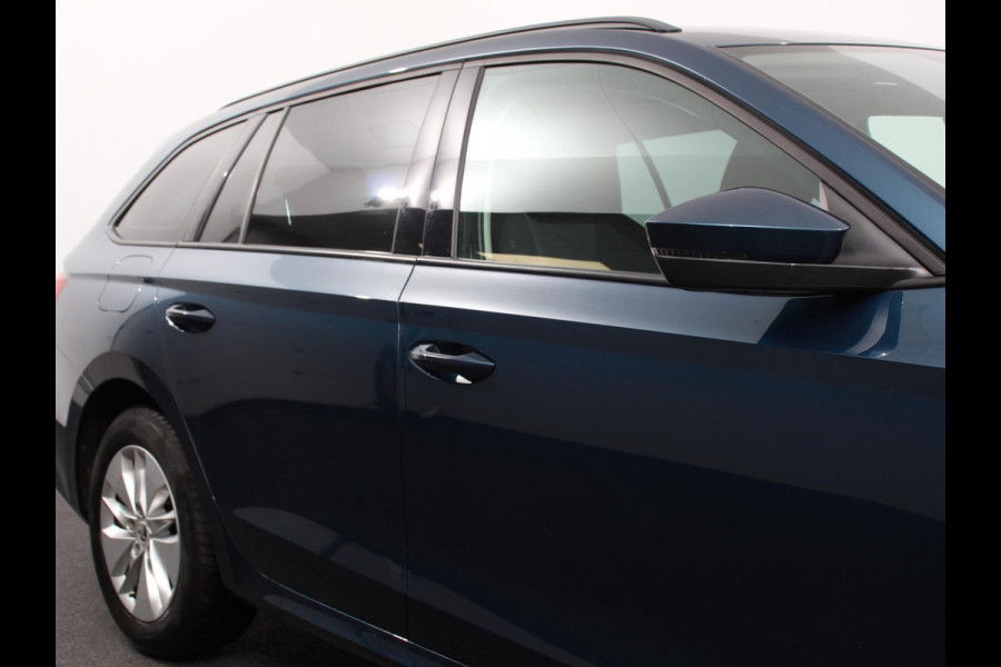 Škoda Octavia Combi 1.0 e-TSI Automaat Business Edition Climate control | Cruise control | Parkeersensoren | Navigatie | LED | Trekhaak | Lichtmetalen velgen | Apple Carplay / Android Auto