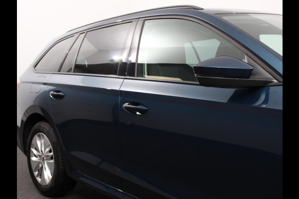 Škoda Octavia Combi 1.0 e-TSI Automaat Business Edition Climate control | Cruise control | Parkeersensoren | Navigatie | LED | Trekhaak | Lichtmetalen velgen | Apple Carplay / Android Auto