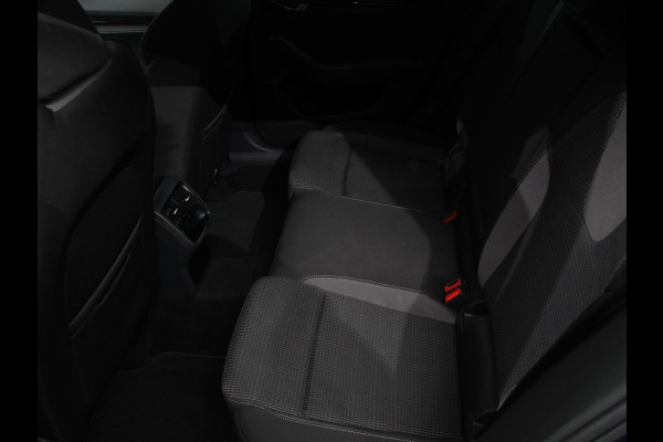 Škoda Octavia Combi 1.0 e-TSI Automaat Business Edition Climate control | Cruise control | Parkeersensoren | Navigatie | LED | Trekhaak | Lichtmetalen velgen | Apple Carplay / Android Auto