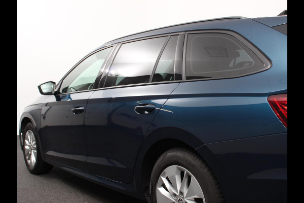 Škoda Octavia Combi 1.0 e-TSI Automaat Business Edition Climate control | Cruise control | Parkeersensoren | Navigatie | LED | Trekhaak | Lichtmetalen velgen | Apple Carplay / Android Auto