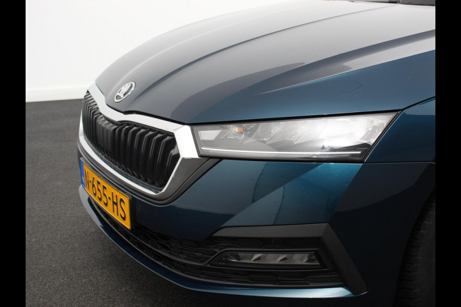 Škoda Octavia Combi 1.0 e-TSI Automaat Business Edition Climate control | Cruise control | Parkeersensoren | Navigatie | LED | Trekhaak | Lichtmetalen velgen | Apple Carplay / Android Auto