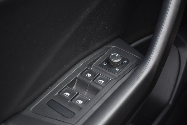 Volkswagen T-Roc Cabrio 1.5 TSI 150PK DSG R-LINE LEDER/PDC/NAVI***