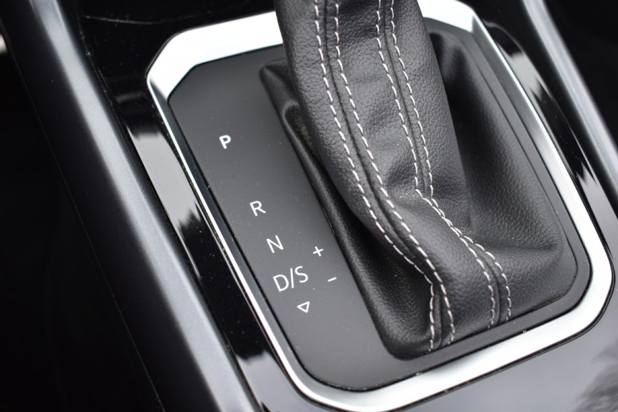 Volkswagen T-Roc Cabrio 1.5 TSI 150PK DSG R-LINE LEDER/PDC/NAVI***