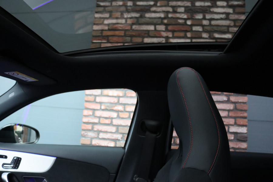 Mercedes-Benz A-Klasse 250 e AMG Line | Panoramadak | Memory | HUD | Keyless Go | Advanced Sound System | Surround Camera | Multibeam LED | Dodehoekassistent | Sfeerverlichting |
