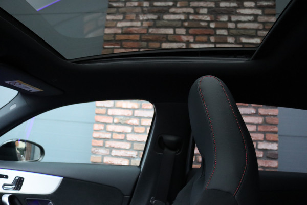 Mercedes-Benz A-Klasse 250 e AMG Line | Panoramadak | Memory | HUD | Keyless Go | Advanced Sound System | Surround Camera | Multibeam LED | Dodehoekassistent | Sfeerverlichting |