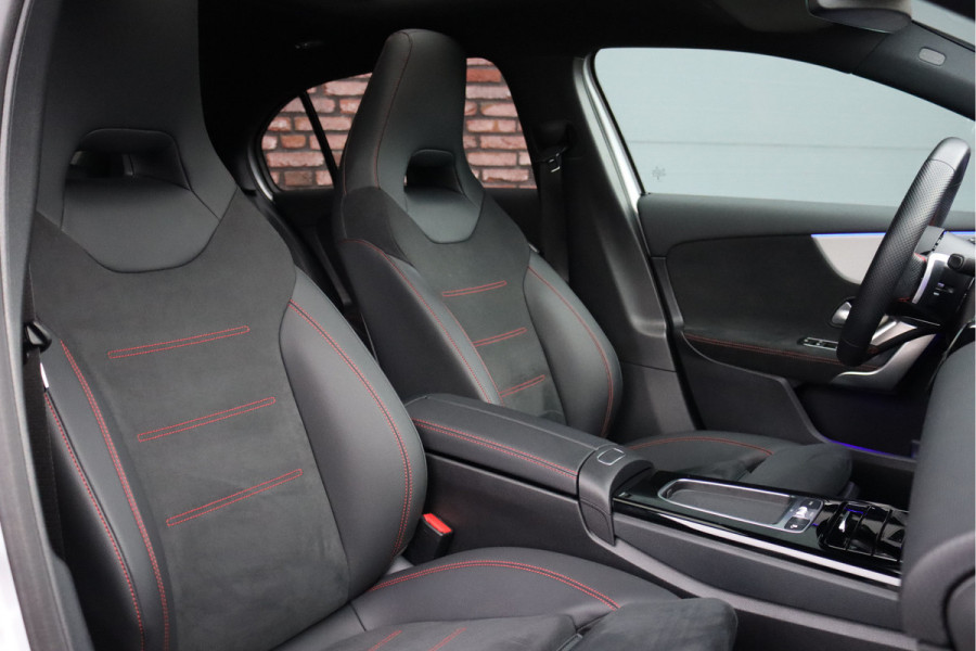 Mercedes-Benz A-Klasse 250 e AMG Line | Panoramadak | Memory | HUD | Keyless Go | Advanced Sound System | Surround Camera | Multibeam LED | Dodehoekassistent | Sfeerverlichting |