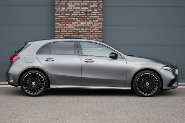 Mercedes-Benz A-Klasse 250 e AMG Line | Panoramadak | Memory | HUD | Keyless Go | Advanced Sound System | Surround Camera | Multibeam LED | Dodehoekassistent | Sfeerverlichting |