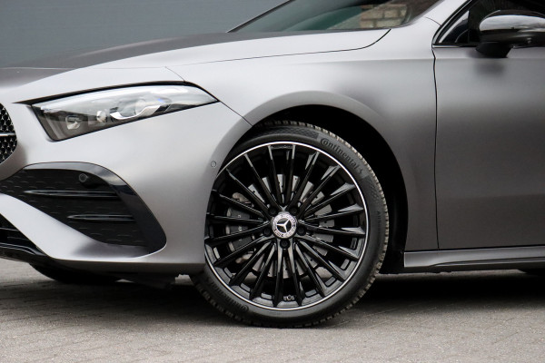 Mercedes-Benz A-Klasse 250 e AMG Line | Panoramadak | Memory | HUD | Keyless Go | Advanced Sound System | Surround Camera | Multibeam LED | Dodehoekassistent | Sfeerverlichting |