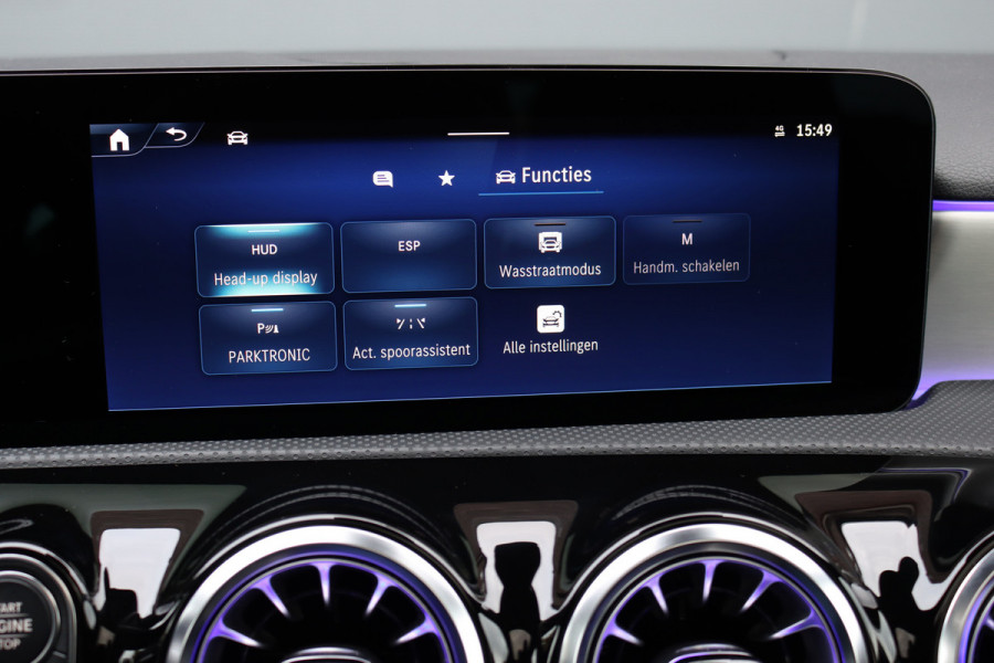 Mercedes-Benz A-Klasse 250 e AMG Line | Panoramadak | Memory | HUD | Keyless Go | Advanced Sound System | Surround Camera | Multibeam LED | Dodehoekassistent | Sfeerverlichting |