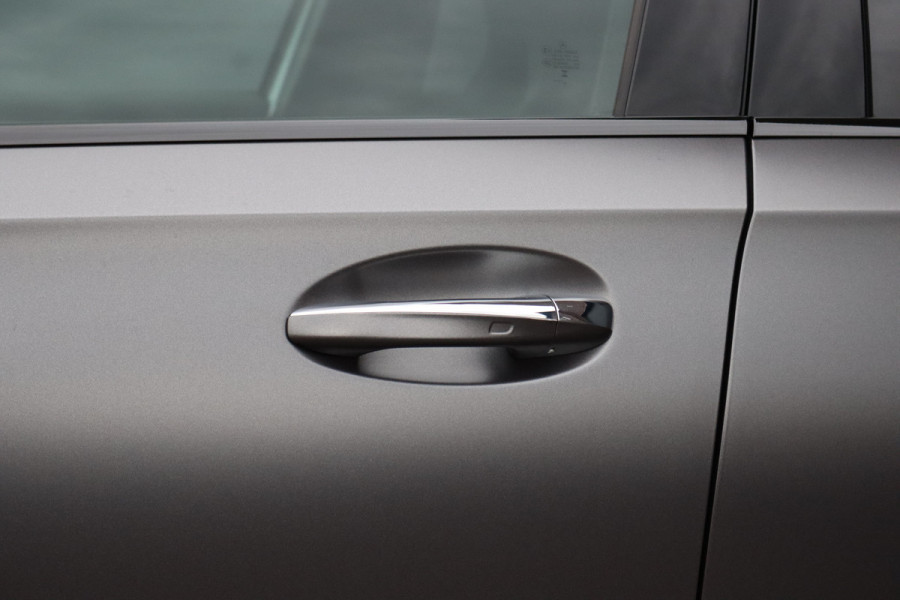 Mercedes-Benz A-Klasse 250 e AMG Line | Panoramadak | Memory | HUD | Keyless Go | Advanced Sound System | Surround Camera | Multibeam LED | Dodehoekassistent | Sfeerverlichting |