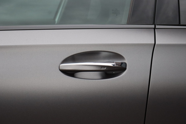 Mercedes-Benz A-Klasse 250 e AMG Line | Panoramadak | Memory | HUD | Keyless Go | Advanced Sound System | Surround Camera | Multibeam LED | Dodehoekassistent | Sfeerverlichting |