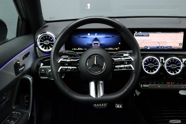 Mercedes-Benz A-Klasse 250 e AMG Line | Panoramadak | Memory | HUD | Keyless Go | Advanced Sound System | Surround Camera | Multibeam LED | Dodehoekassistent | Sfeerverlichting |