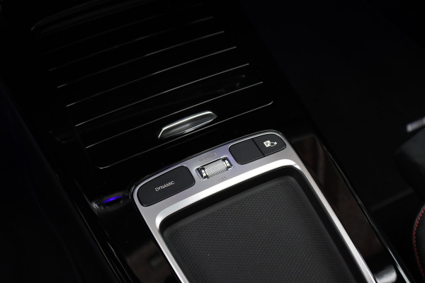 Mercedes-Benz A-Klasse 250 e AMG Line | Panoramadak | Memory | HUD | Keyless Go | Advanced Sound System | Surround Camera | Multibeam LED | Dodehoekassistent | Sfeerverlichting |