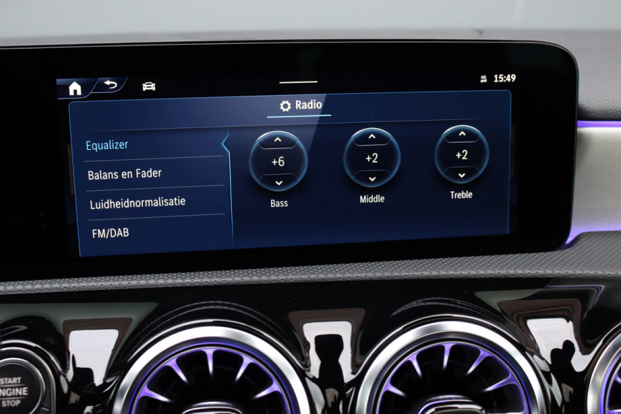 Mercedes-Benz A-Klasse 250 e AMG Line | Panoramadak | Memory | HUD | Keyless Go | Advanced Sound System | Surround Camera | Multibeam LED | Dodehoekassistent | Sfeerverlichting |