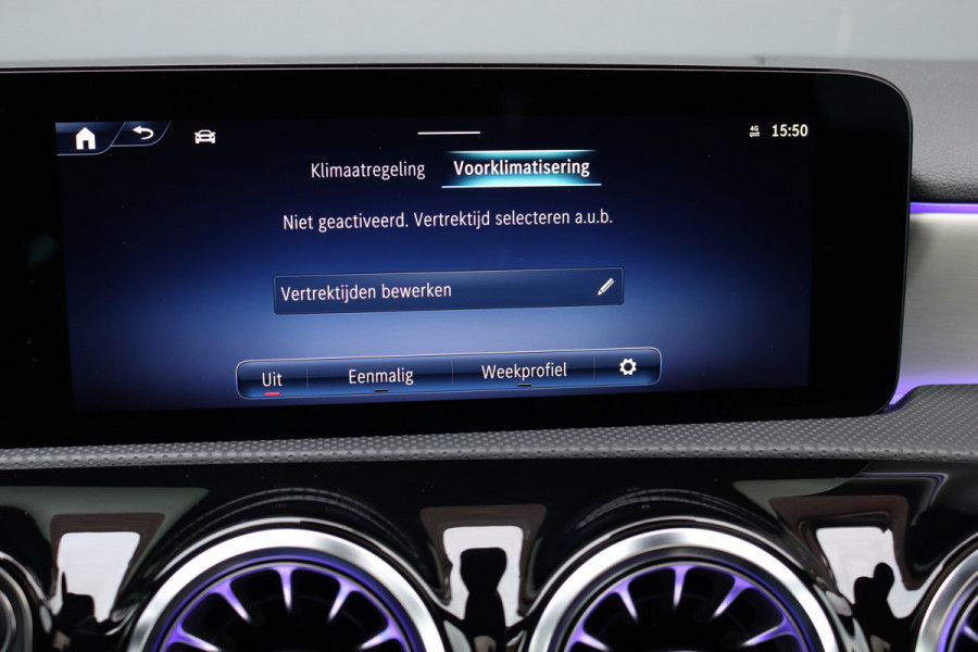 Mercedes-Benz A-Klasse 250 e AMG Line | Panoramadak | Memory | HUD | Keyless Go | Advanced Sound System | Surround Camera | Multibeam LED | Dodehoekassistent | Sfeerverlichting |