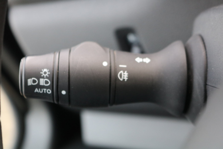 Renault Master 2.3 dCi 135pk L2 H2 Airco Navigatie Imperiaal Inrichting