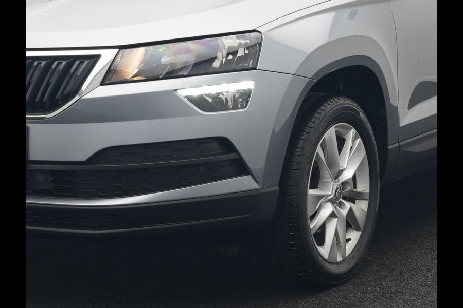 Škoda Karoq 1.5 TSI ACT Ambition Business 150pk Dealer O.H. | Adaptive Cruise | Apple Carplay | Camera | Stoelverwarming | Navigatie | 17"L.M |