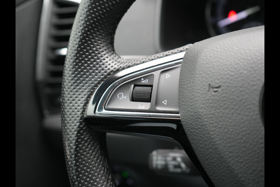 Škoda Karoq 1.5 TSI ACT Ambition Business 150pk Dealer O.H. | Adaptive Cruise | Apple Carplay | Camera | Stoelverwarming | Navigatie | 17"L.M |