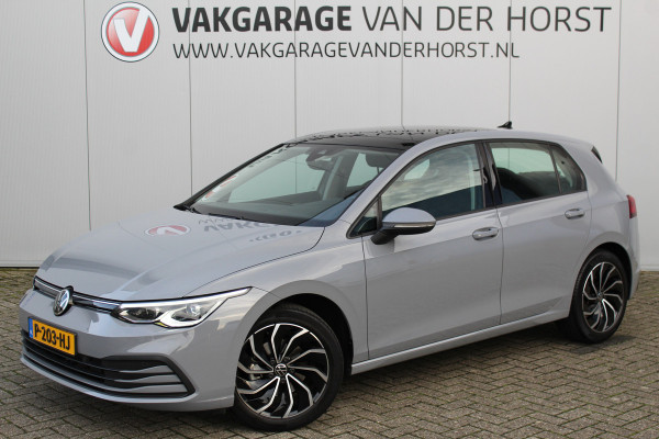 Volkswagen Golf 1.5-150pk TSI Highline. Erg nette, sportieve en goed onderhouden VW Golf ! Slechts 41.000km ! Autm. airco dual, digitaal dashb., adapt. cruise cntrl, navigatie, tel. voorb., trekhaak + afn. kgl,  IQ lights, LM wielen, elektr. panoramadak, stoel- en stuurverwarming etc.