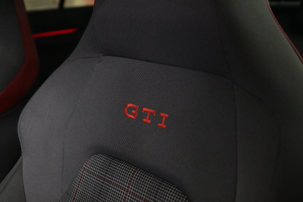 Volkswagen Golf 2.0 TSI GTI BLACKSTYLE/PANO/H-K/HUD/CARPLAY/VOL