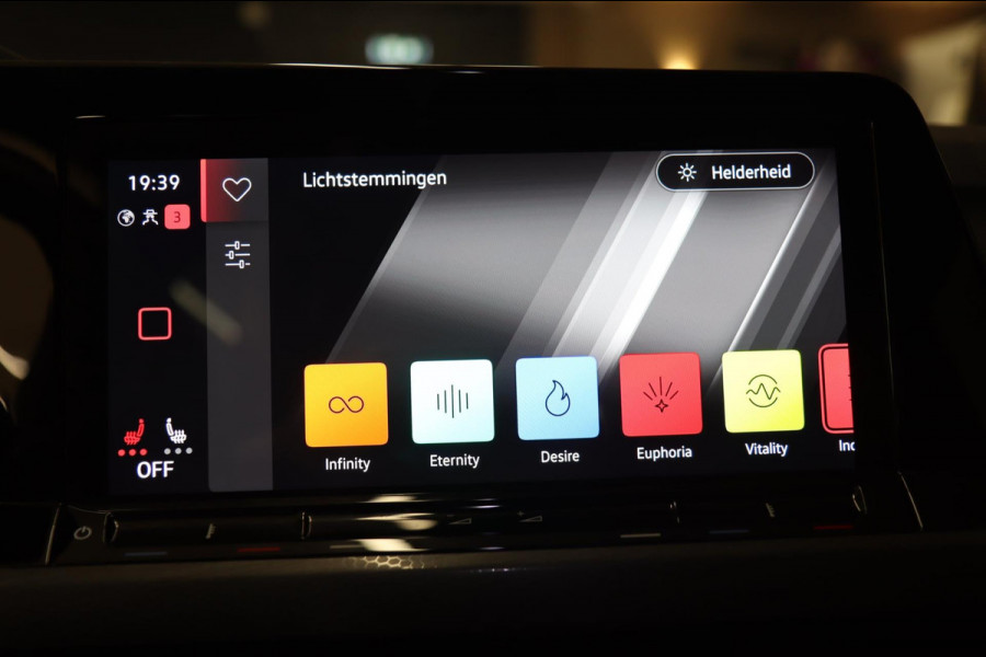 Volkswagen Golf 2.0 TSI GTI BLACKSTYLE/PANO/H-K/HUD/CARPLAY/VOL