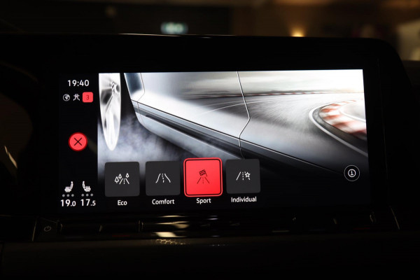 Volkswagen Golf 2.0 TSI GTI BLACKSTYLE/PANO/H-K/HUD/CARPLAY/VOL