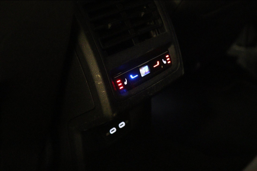 Volkswagen Golf 2.0 TSI GTI BLACKSTYLE/PANO/H-K/HUD/CARPLAY/VOL