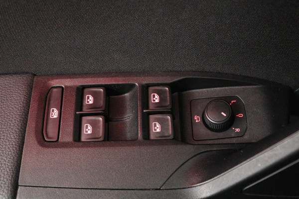 Seat Ibiza 1.0 TSI FR Business Intense (PANORAMADAK, DIGITALE COCKPIT, BEATS AUDIO, ACHTERUITRIJCAMERA, SENSOREN)