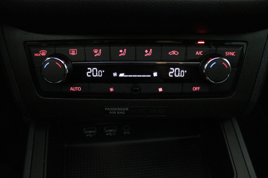 Seat Ibiza 1.0 TSI FR Business Intense (PANORAMADAK, DIGITALE COCKPIT, BEATS AUDIO, ACHTERUITRIJCAMERA, SENSOREN)