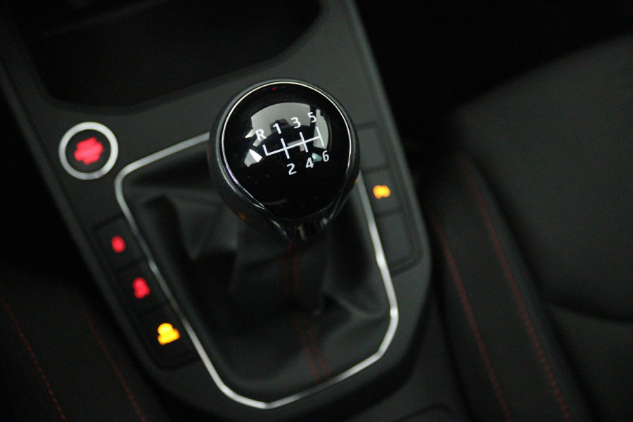 Seat Ibiza 1.0 TSI FR Business Intense (PANORAMADAK, DIGITALE COCKPIT, BEATS AUDIO, ACHTERUITRIJCAMERA, SENSOREN)