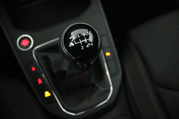 Seat Ibiza 1.0 TSI FR Business Intense (PANORAMADAK, DIGITALE COCKPIT, BEATS AUDIO, ACHTERUITRIJCAMERA, SENSOREN)