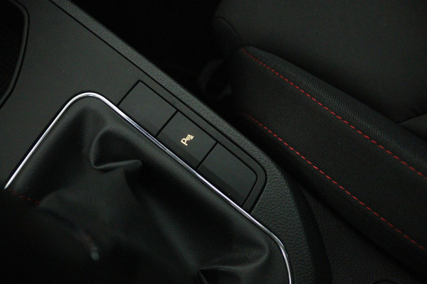 Seat Ibiza 1.0 TSI FR Business Intense (PANORAMADAK, DIGITALE COCKPIT, BEATS AUDIO, ACHTERUITRIJCAMERA, SENSOREN)