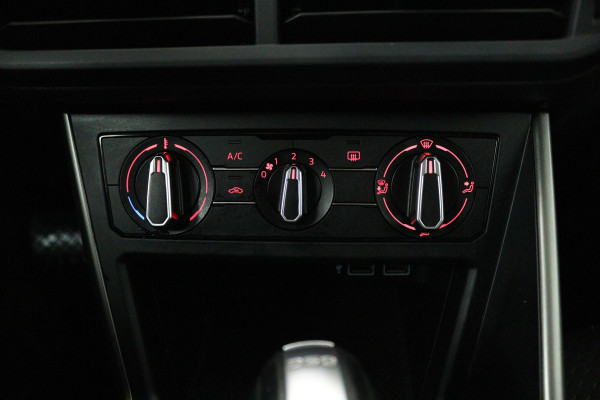 Volkswagen Polo 1.0 TSI Comfortline (TREKHAAK, DIGITALE COCKPIT, PARKEERSENSOREN, CRUISE ADAPTIEF, AUTOMAAT)