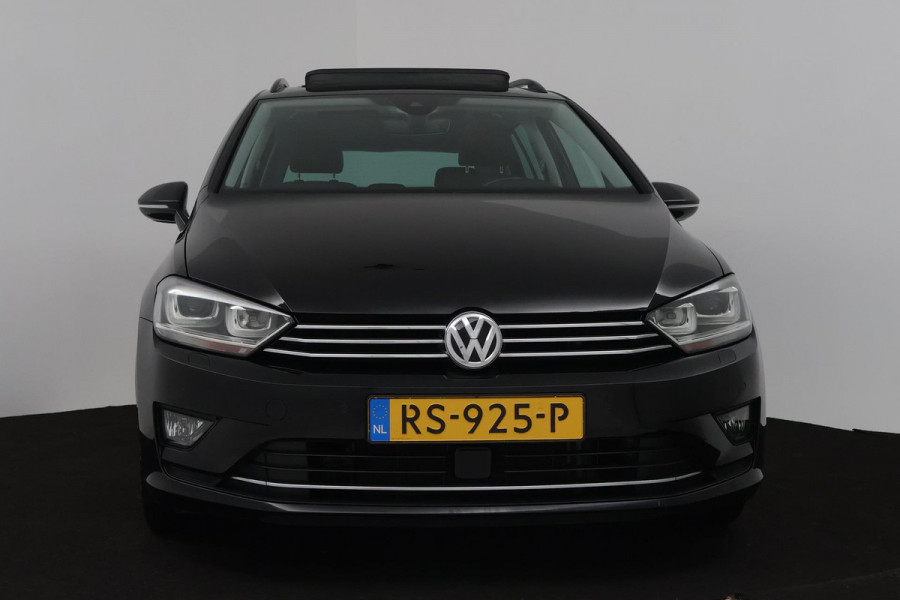 Volkswagen Golf Sportsvan 1.4 TSI Highline (PANORAMADAK, TREKHAAK, CAMERA, CRUISE ADAPTIEF, STOELVERWARMING, CARPLAY)