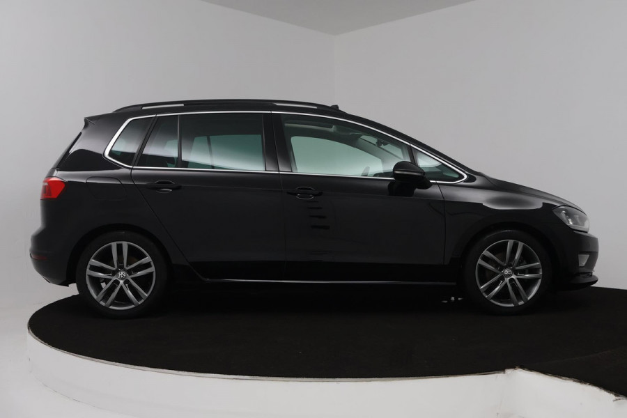 Volkswagen Golf Sportsvan 1.4 TSI Highline (PANORAMADAK, TREKHAAK, CAMERA, CRUISE ADAPTIEF, STOELVERWARMING, CARPLAY)