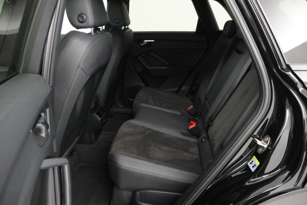 Audi Q3 35 TFSI edition one (PANORAMADAK, DIGITALE COCKPIT, LANE-ASSIST, STUUR/STOEL VERWARMING, AUTOMAAT, PARKEERSENSOREN)