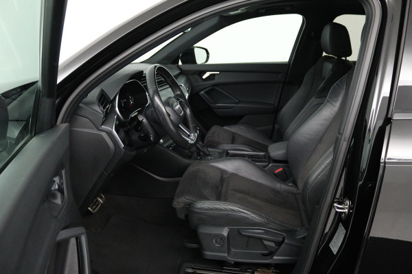 Audi Q3 35 TFSI edition one (PANORAMADAK, DIGITALE COCKPIT, LANE-ASSIST, STUUR/STOEL VERWARMING, AUTOMAAT, PARKEERSENSOREN)