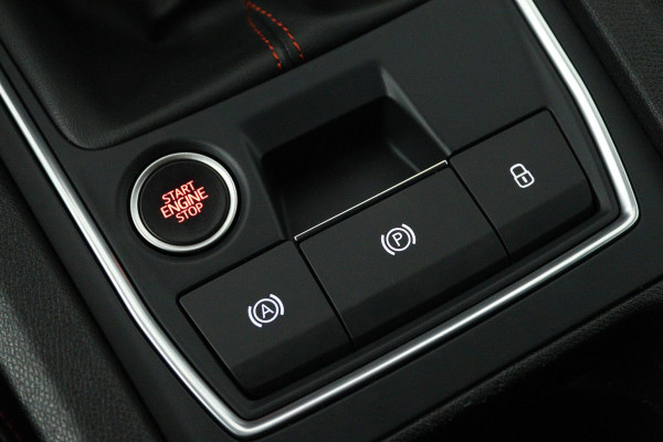 Seat Leon Sportstourer 1.5 TSI FR Business Intense (TREKHAAK, DIGITALE COCKPIT, CAMERA, SFEERVERLICHTING, PARKEERSENSOREN)