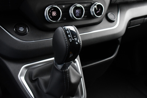 Renault Trafic 2.0 170 L2H1 Extra DC Facelift! 3 x Leverbaar, Virtual, Cruise, Carplay, Stoelverwarming, Clima, Automaat, LED, 170PK, 2 x Schuifdeur, Uniek!