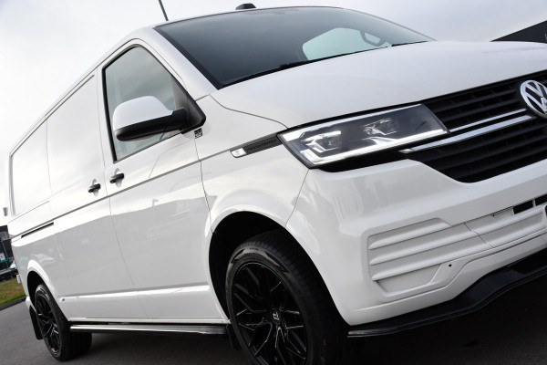 Volkswagen Transporter 2.0 TDI L2H1 30 Bulli Edition Cruise, Carplay, 150PK, Automaat, Sensoren, LED, PDC, 2 x Schuifdeur, Trekhaak, UNIEK!