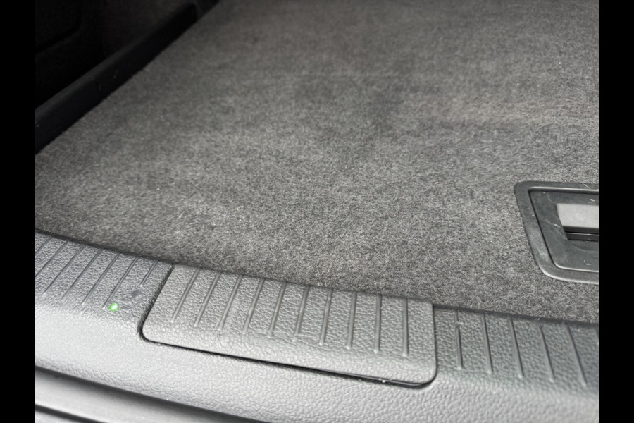 Volkswagen Golf 1.0 TSI 110pk Comfortline CarPlay Navi Elektr.Trekhaak Garantie Airco