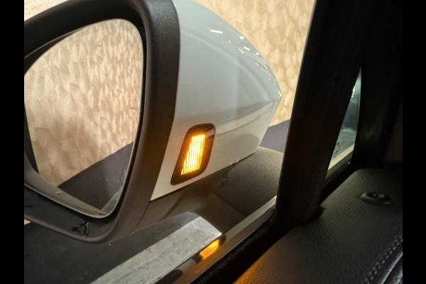 Volkswagen Tiguan 1.5 eTSI R-Line Edition |Pano |Keyless | 360 Camera | Massage | Sfeerverlichting