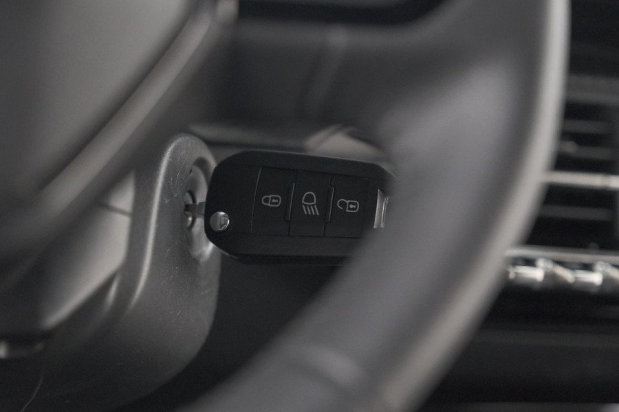 Peugeot 2008 PureTech 100 Allure | Camera | Navigatie | Parkeersensoren | Apple Carplay