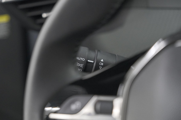 Peugeot 2008 PureTech 100 Allure | Camera | Navigatie | Parkeersensoren | Apple Carplay