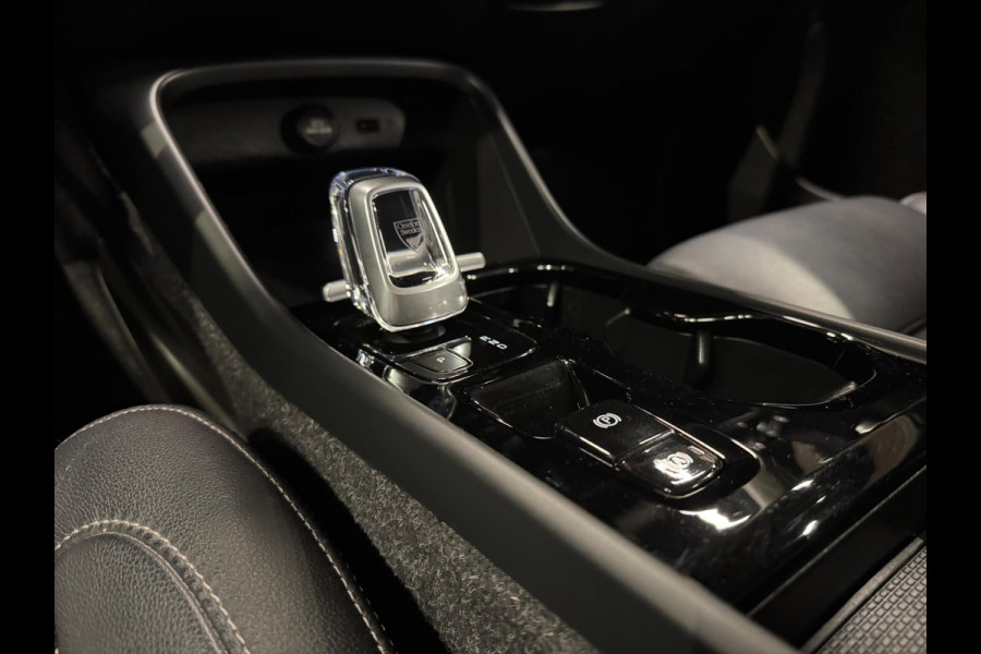Volvo XC40 1.5 T4 211PK Recharge Plug-In, Navi, Camera, Leder, Voll Led, Trekhaak, 19" Velgen, Adaptief Cruise, Stoel Verwarming