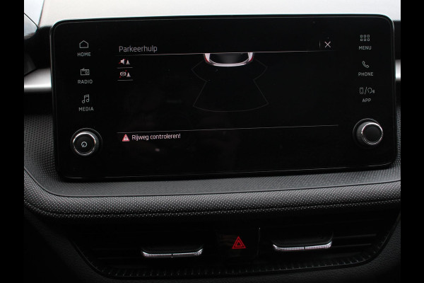 Škoda Fabia 1.0 TSI 110pk Automaat Selection Climate control | Adaptieve cruise control | Lane assist | Parkeersensoren achter | Stuurverwarming | Stoel verwarming | Apple Carplay/ Android Auto